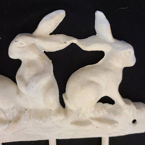 Vintage Cast Iron White Rabbit Bunny in Grass Wall Hanging 5 Hooks - Picture 4 of 16